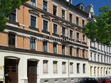 EBK. Großes Wohnzimmer. Bad mit Fenster