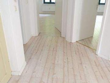 EBK Einbau mÃ¶gl. ! WG geeignet modernes Laminat Bad mit Dusche EBK mÃ¶gl. !