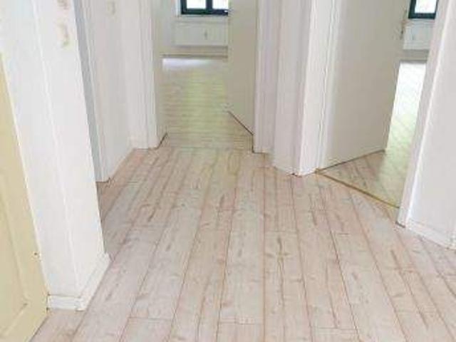 EBK Einbau mÃ¶gl. ! WG geeignet modernes Laminat Bad mit Dusche EBK mÃ¶gl. !