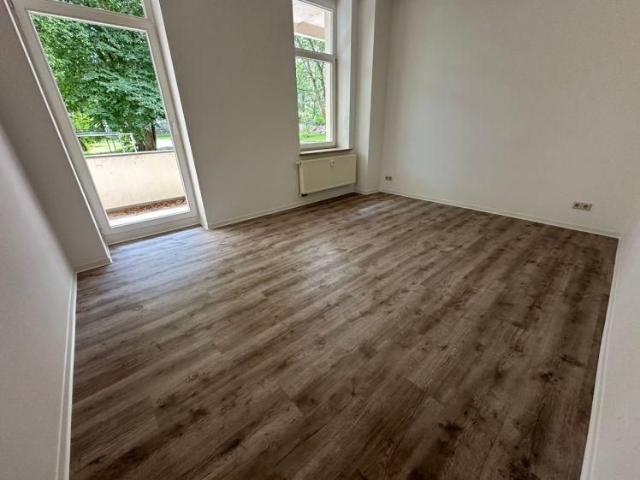 EBK !l / nur Wohnzi. straßenseitig / Stellplatz !
