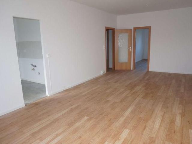 EBK mögl. ! 3. OG Südbalkon gut geschnittene Räume u.v.m