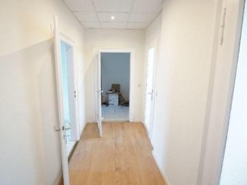 EBK möglich * frisch renovierte 2 Raum Wohnung in guter Lage