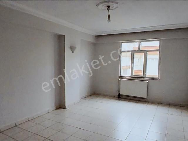 Ebrar Emlak'ta Dairemiz 3+1 Doğalgazı Asansörlü Kiralık