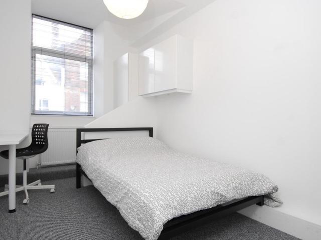 Ebrington Street, Flat 2, Plymouth PL4, 3 bed flat to rent, £689 pcm | PrimeLocation