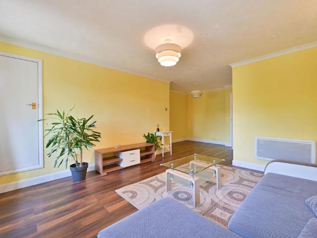 Ebury Road, Watford, WD17 1 bed flat to rent £1,300 pcm £300 pw