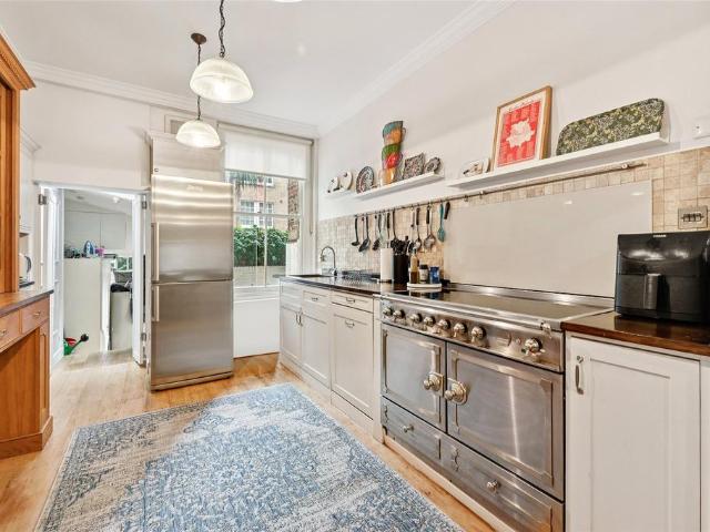 Ebury Street, London, SW1W 5 bed terraced house to rent £10,833 pcm £2,500 pw