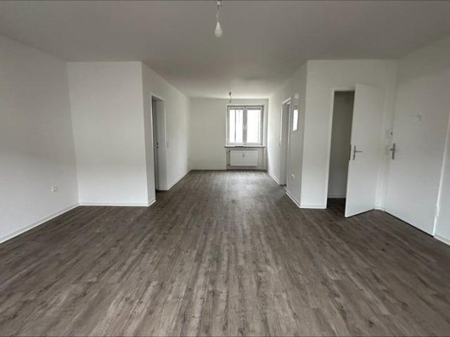 EG / 3 Zimmer frisch saniert