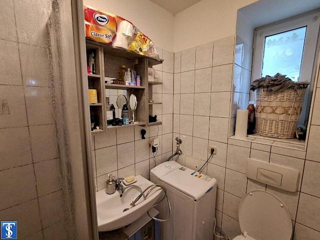 EG Wohnung mit 2 Zimmern und Einbauküche