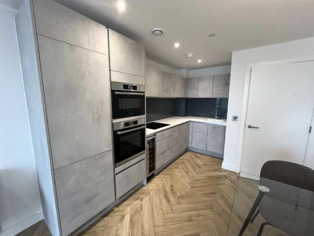 Egmont Road, Sutton SM2, Sutton, 2 bed flat to rent, £1,800 pcm | PrimeLocation