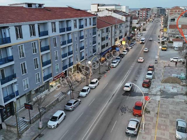 Ege Emlaktan Cadde Üzeri Kiracılı Satılık 1+1