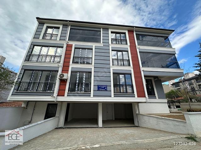 EGE EMLAK'TAN AŞAĞI ZAFERİYE'DE KİRALIK TRİPLEKS VİLLA