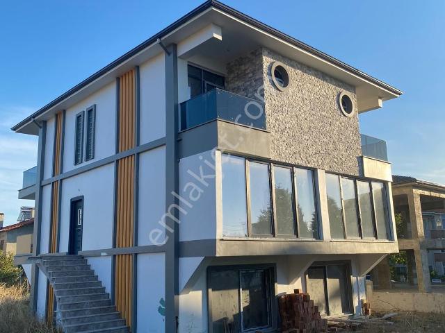 Ege Emlak'tan Aşşağı Zaferiye Mahallesi 4+1 180 M2