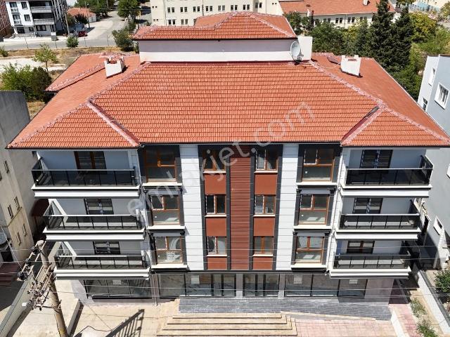 Ege Emlak'tan Askeri Kantin Yanı Açık Mutfak Kiralık 2+1 Daire