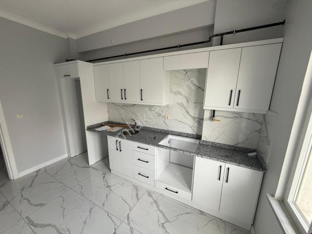 Ege Emlak'tan Atatürk Bulvarında Ara Kat 2+1 Kiralık Daire