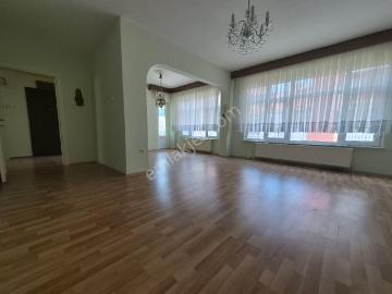 Ege Emlaktan Şehir Merkezinde Kiralık 3+1 Geniş Daire