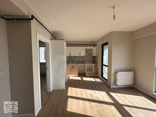 EGE EMLAK'TAN MUAMMER AKSOY CADDESİ ÜZERİ LÜKS 1+1 SATILIK DAİRE