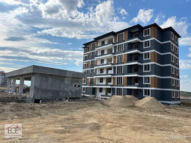 EGE EMLAK'TAN YENİ MAHALLE DE SATILIK 2+1 SIFIR DAİRE