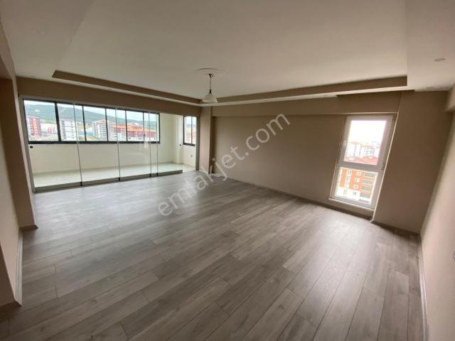 Ege Emlak'tan Yeni Mahalle De 3+1 Ara Kat Kiralık Daire