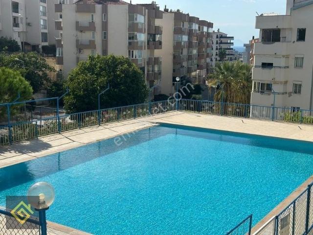 Ege Mahallesi Asansörlü Havuzlu Doğalgazlı 3+1 Ebeveyn Banyolu