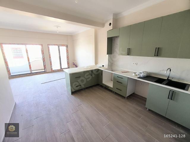 EGE PANORAMA'DAN CADDE ÜZERİNDE EBEVEYN BANYOLU SIFIR 2+1 DAİRE