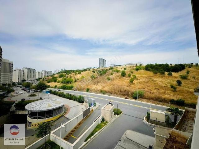 Ege Yakası Karşıyaka Rezidans Kiralık 1+0 Balkonlu Boş Daire