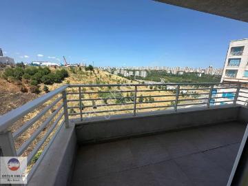 Ege Yakası Karşıyaka Rezidans Kiralık Balkonlu 1+1boş Daire 65m²