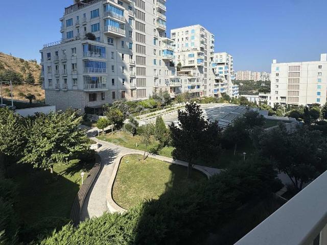 Ege Yakası'nda 3+1 Çift Balkonlu Peyzaj Manzaralı Boş Daire