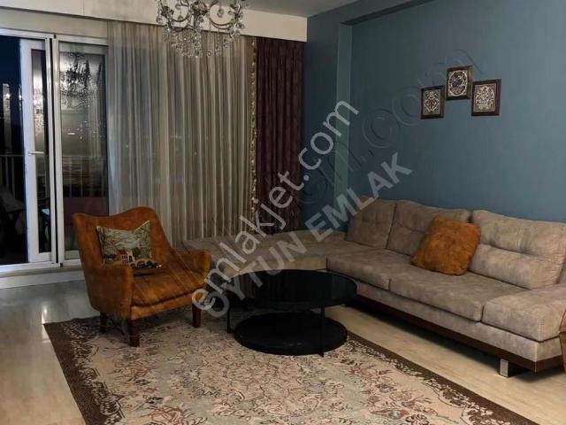 Ege Yakası Sitesi Satılık 3+1 Daire 156 M²
