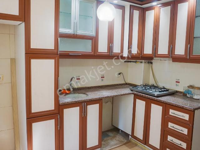 Egekentte Satılık 3+1 Doğalgaz Kombili+balkonlu Çiğli Serkan Dan