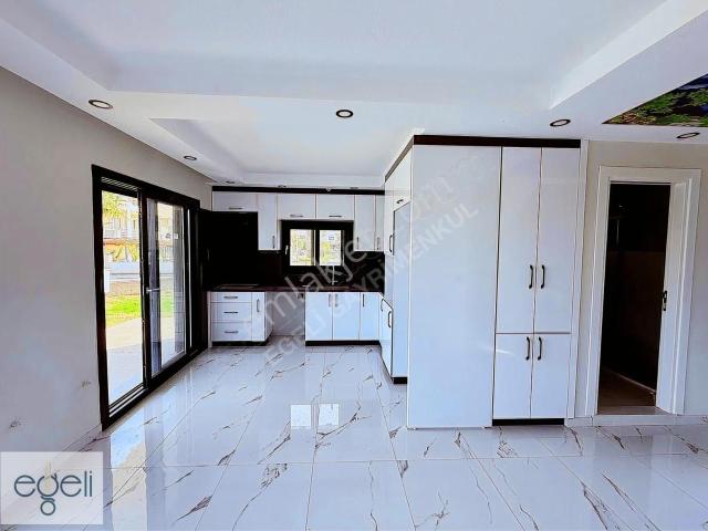 Egeli'den Güzelçamlıda Denize Yakın Villa