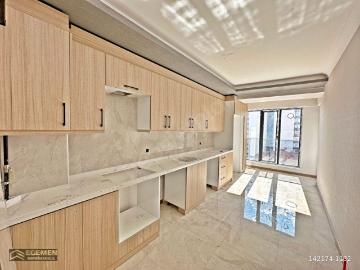 EGEMEN CADDE KENARINDA SIFIR FUL YAPILI FIRSAT DAİRELER
