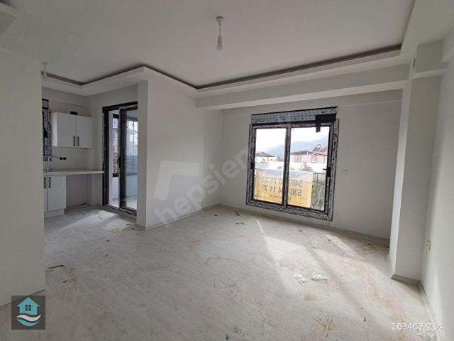 EGEPORTTAN ORTACA'DA PANJURLU KAPALI BALKONLU 2+1 SATILIK DAİRE