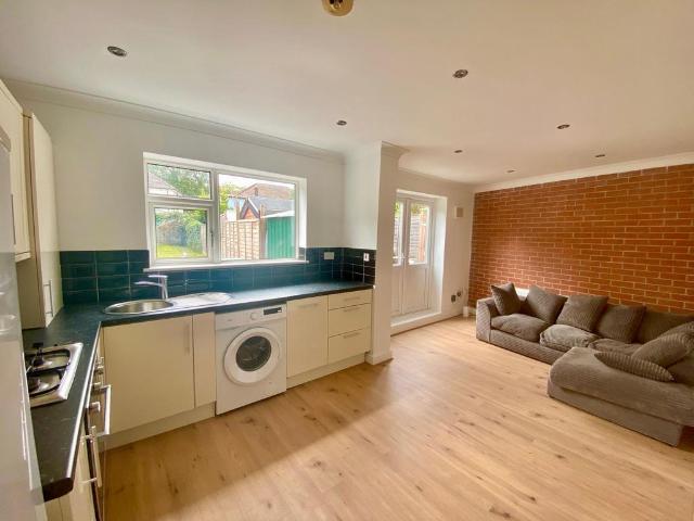 Egerton Close, Cambridge, CB5 2 bed flat to rent £1,500 pcm £346 pw