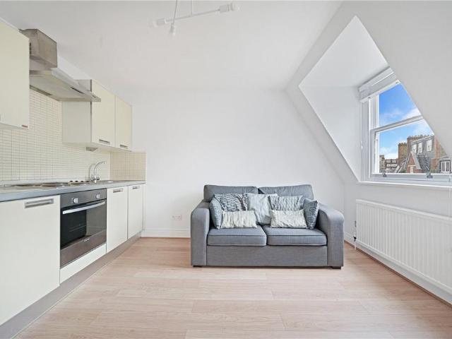 Egerton Gardens, Knightsbridge. Studio to rent £2,470 pcm £570 pw