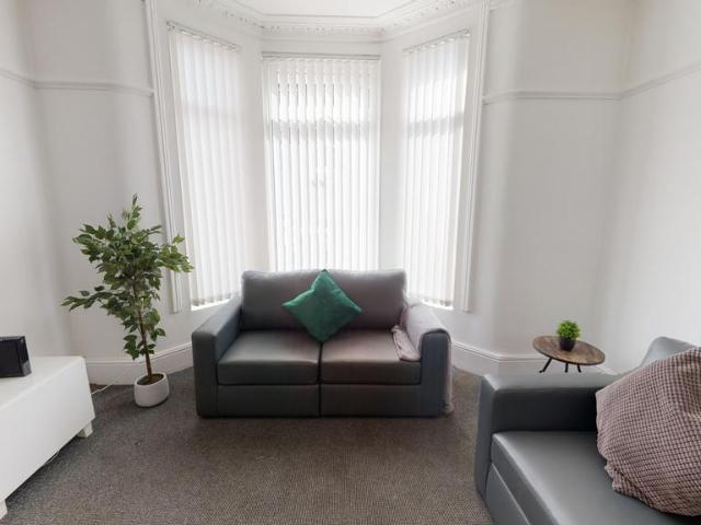 Egerton Road, Liverpool L15 5 bed house to rent £3,142 pcm £725 pw
