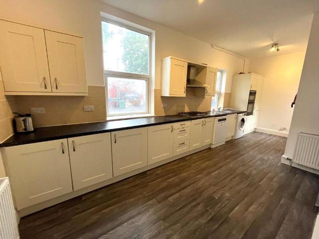 Egerton Road, Manchester M14 5 bed semi detached house to rent £2,000 pcm £462 pw