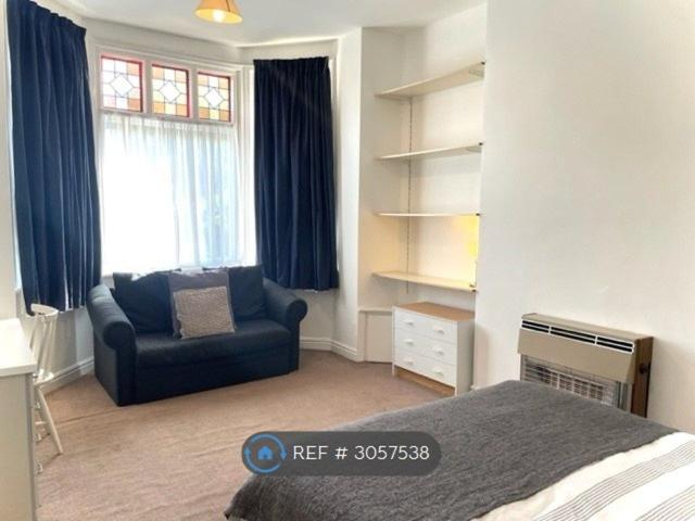Egerton Road, Manchester M14, Studio to rent, £800 pcm | PrimeLocation