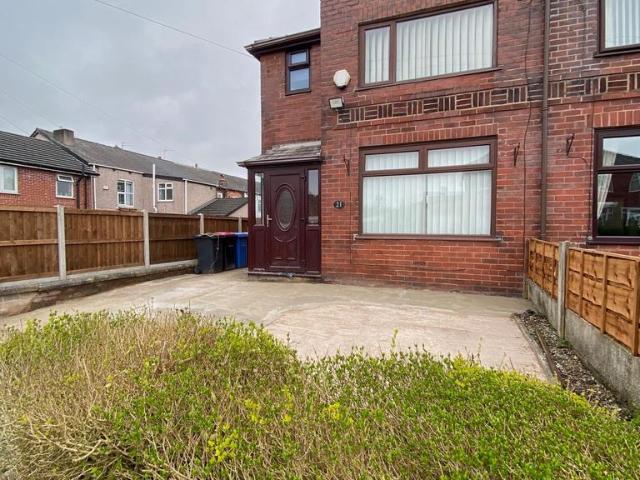Egerton Road, Worsley M28 3 bed semi detached house to rent £1,295 pcm £299 pw