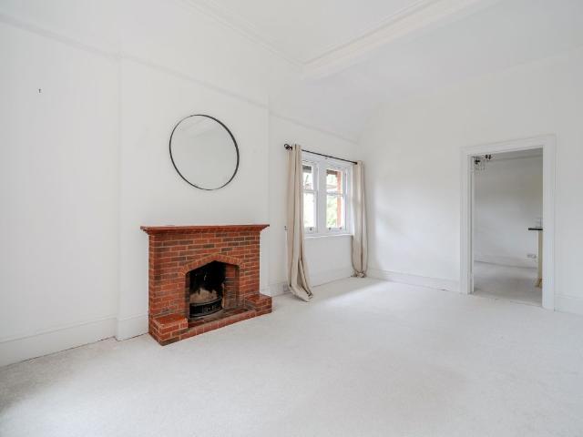 Egerton Road, Weybridge KT13, 2 bed flat to rent, £2,295 pcm | PrimeLocation