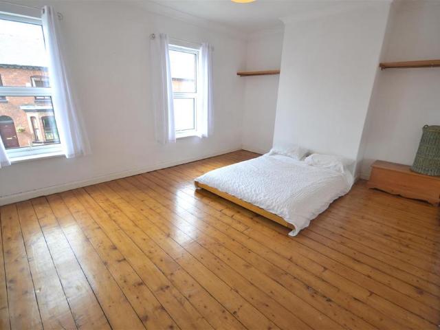 Egerton Street, Manchester M25 1 bed in a house share to rent £525 pcm £121 pw