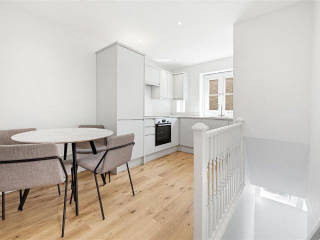 Egerton Terrace, London SW3, 1 bed flat to rent, £3,012 pcm | PrimeLocation