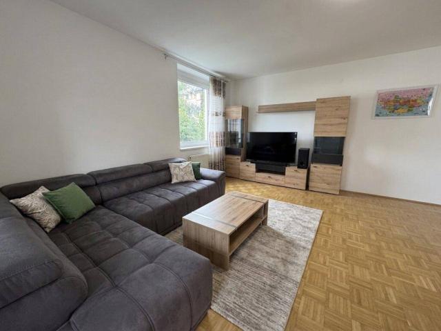 Eggenberg! Charmante 3 Zimmer Wohnung mit Südwest Balkon & Tiefgaragenplatz in ruhiger Lage!