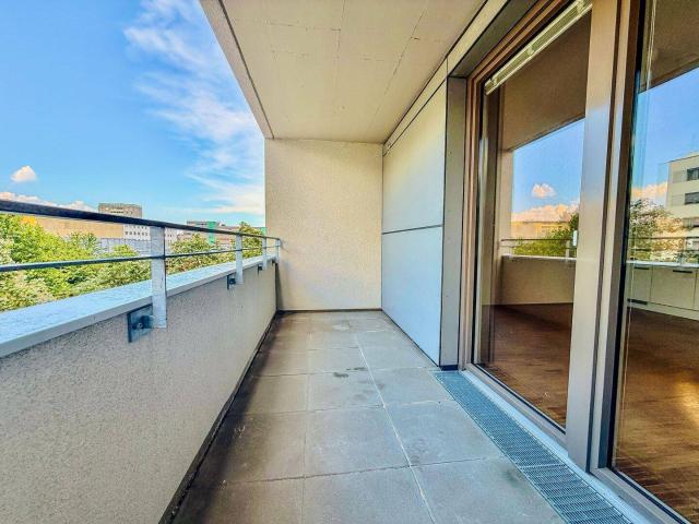 EGGENBERG I LOGGIA I ZEITLOSE EINBAUKÜCHE I BADEZIMMER MIT BADEWANNE I BARRIEREFREI I PERSONENLIFT I PROJEKT WOHNEN