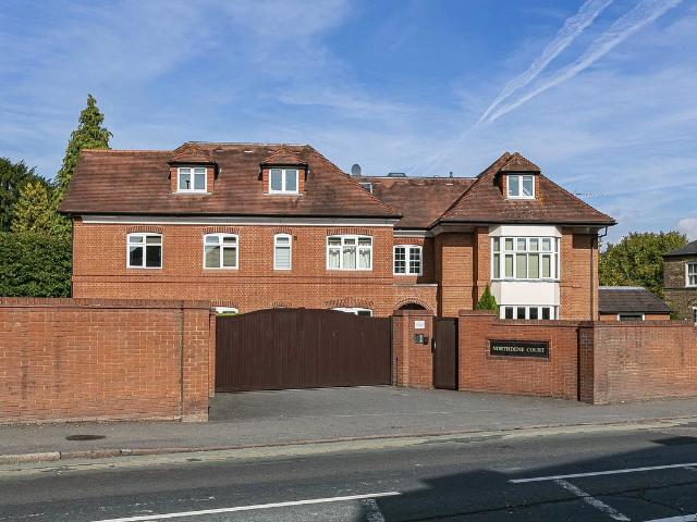 Egham Hill, Englefield Green, Egham, Surrey TW20, 4 bed flat to rent, £2,500 pcm | PrimeLocation