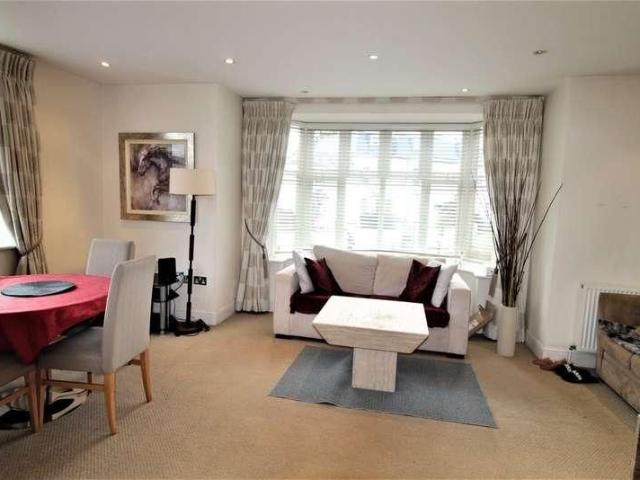Egham Hill, Englefield Green, TW20