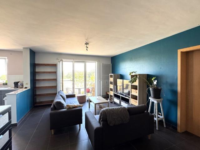 Eghezée centre, au 2e étage avec ascenseur de la Résidence Mozart, agréable appartement 2 chambres de 88m² avec balcon, cave et parking en sous sol !