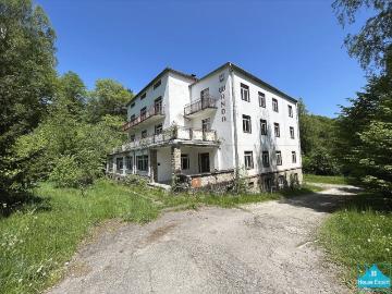 Przestronny obiekt 1100 m² w malowniczym Żegiestowie