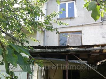 EGLETONS IMMEUBLE de rapport à RENOVER