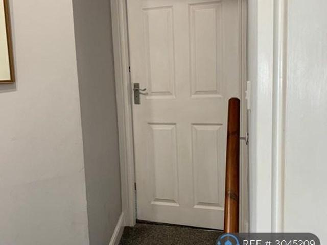 Egremont House, Carnforth, LA6 2 bed flat to rent £750 pcm £173 pw