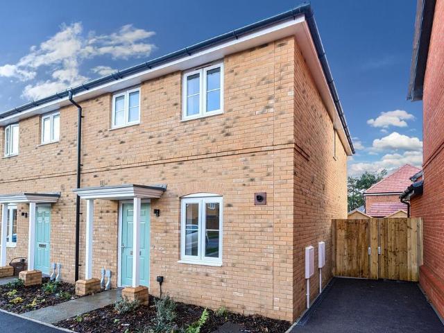 Egret Way, Hampshire SP6 2 bed semi detached house to rent £1,500 pcm £346 pw